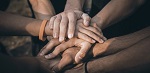 Manos solidarias